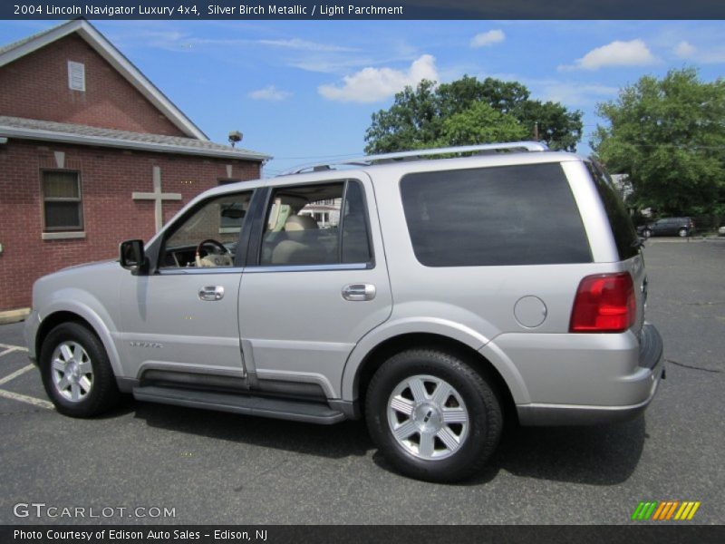 Silver Birch Metallic / Light Parchment 2004 Lincoln Navigator Luxury 4x4