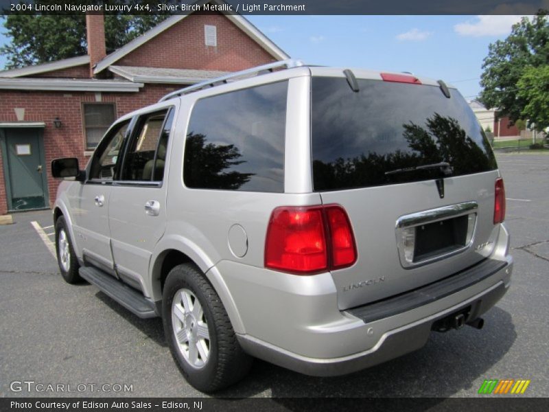 Silver Birch Metallic / Light Parchment 2004 Lincoln Navigator Luxury 4x4