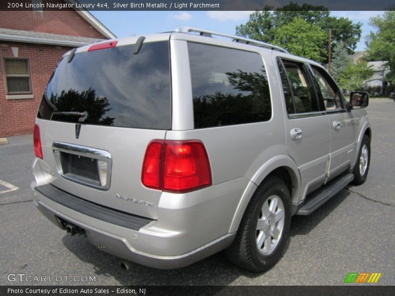 Silver Birch Metallic / Light Parchment 2004 Lincoln Navigator Luxury 4x4
