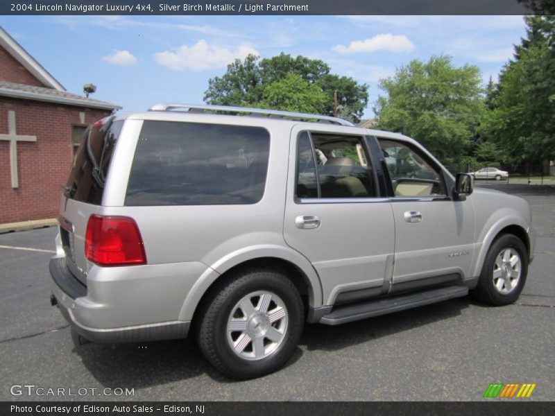 Silver Birch Metallic / Light Parchment 2004 Lincoln Navigator Luxury 4x4