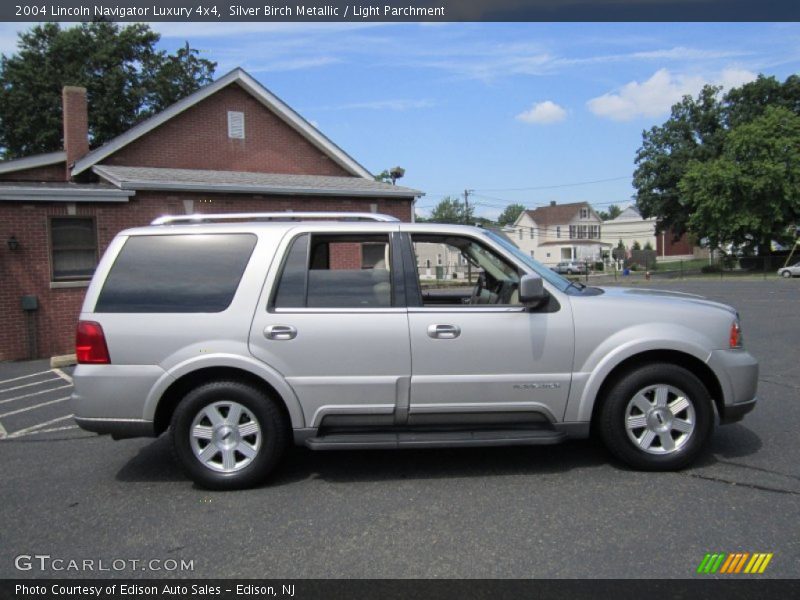 Silver Birch Metallic / Light Parchment 2004 Lincoln Navigator Luxury 4x4