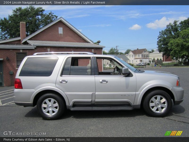 Silver Birch Metallic / Light Parchment 2004 Lincoln Navigator Luxury 4x4