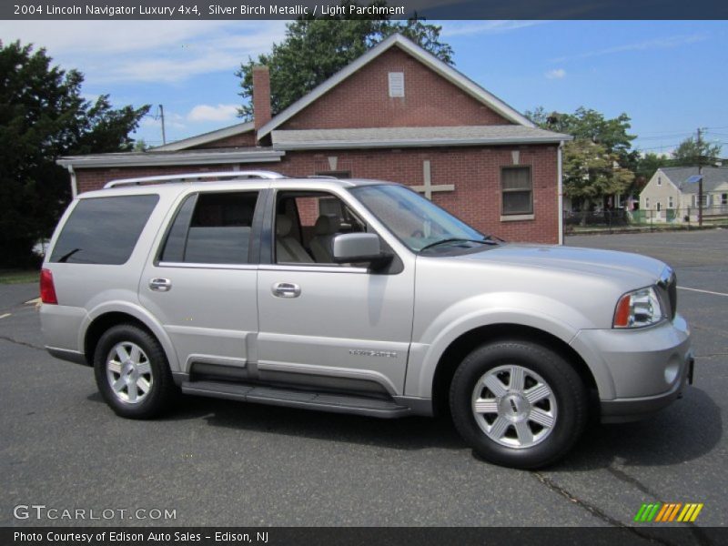 Silver Birch Metallic / Light Parchment 2004 Lincoln Navigator Luxury 4x4