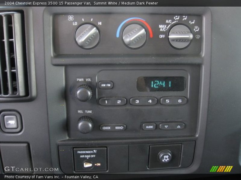 Summit White / Medium Dark Pewter 2004 Chevrolet Express 3500 15 Passenger Van