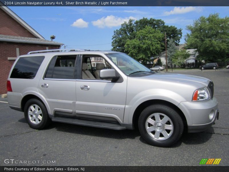 Silver Birch Metallic / Light Parchment 2004 Lincoln Navigator Luxury 4x4