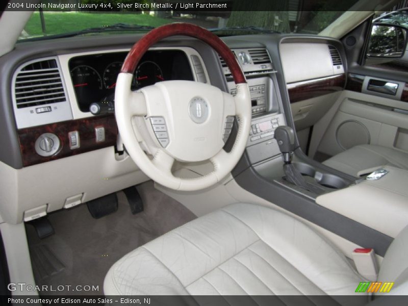 Silver Birch Metallic / Light Parchment 2004 Lincoln Navigator Luxury 4x4