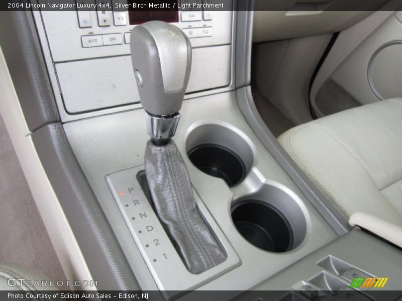 Silver Birch Metallic / Light Parchment 2004 Lincoln Navigator Luxury 4x4