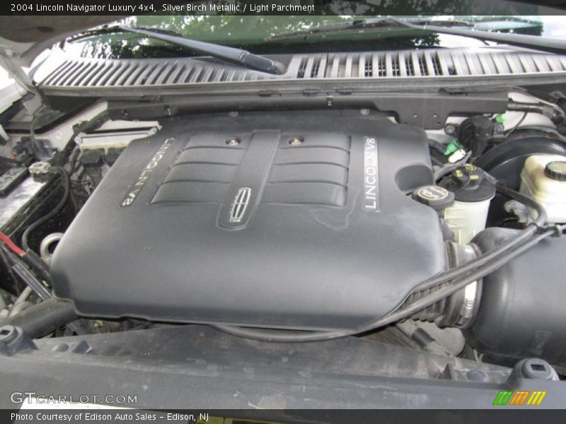 Silver Birch Metallic / Light Parchment 2004 Lincoln Navigator Luxury 4x4