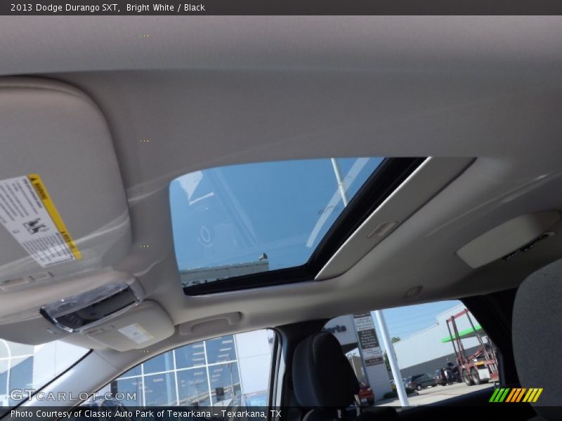 Bright White / Black 2013 Dodge Durango SXT