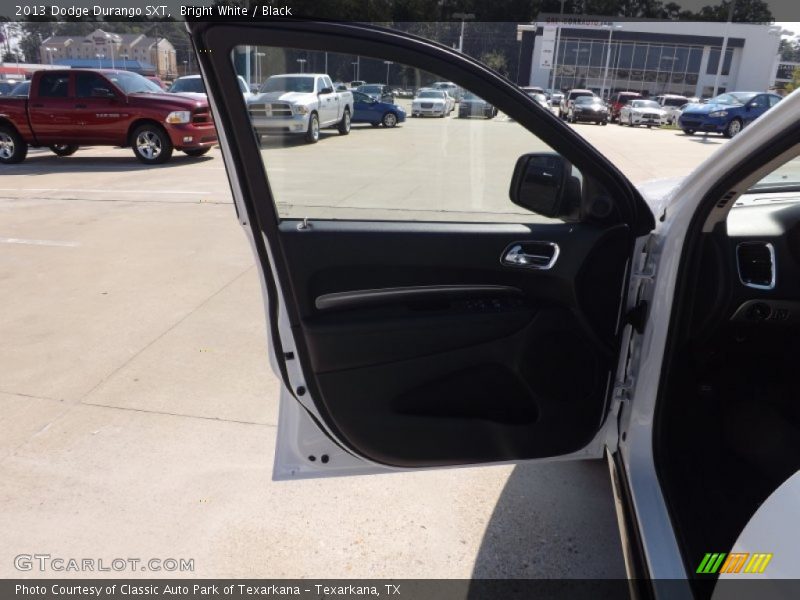 Bright White / Black 2013 Dodge Durango SXT