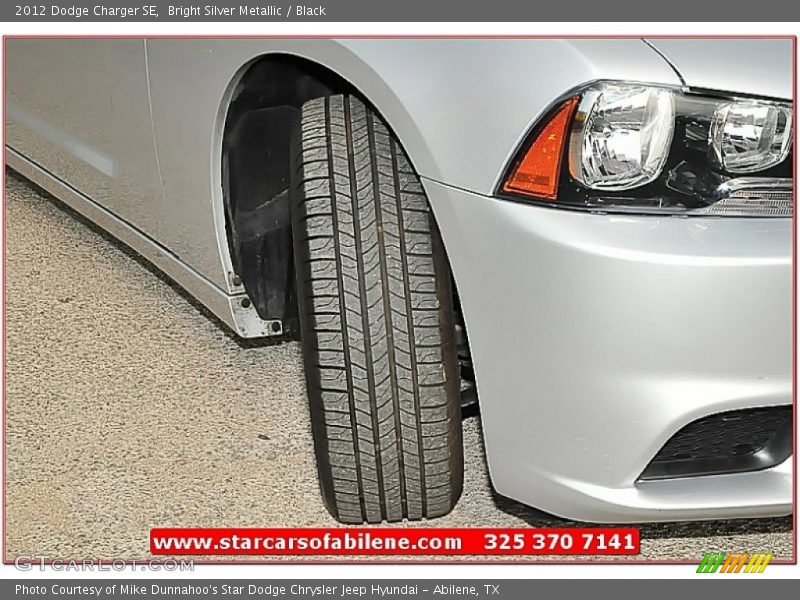 Bright Silver Metallic / Black 2012 Dodge Charger SE