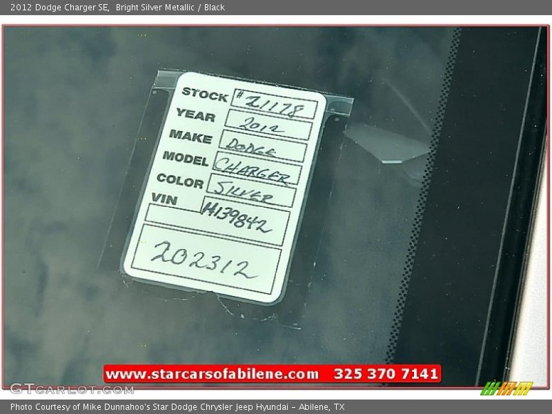 Bright Silver Metallic / Black 2012 Dodge Charger SE