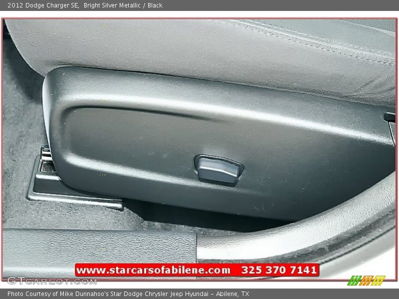 Bright Silver Metallic / Black 2012 Dodge Charger SE