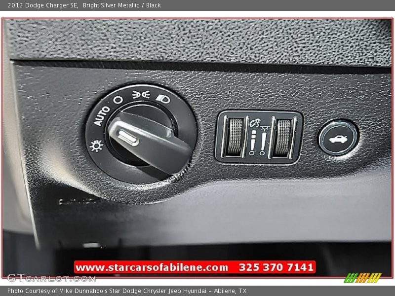 Bright Silver Metallic / Black 2012 Dodge Charger SE