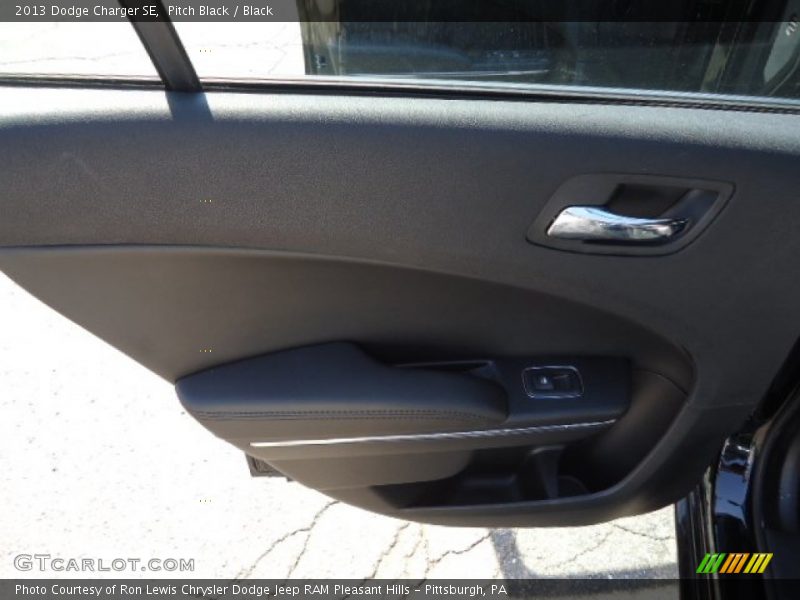 Pitch Black / Black 2013 Dodge Charger SE