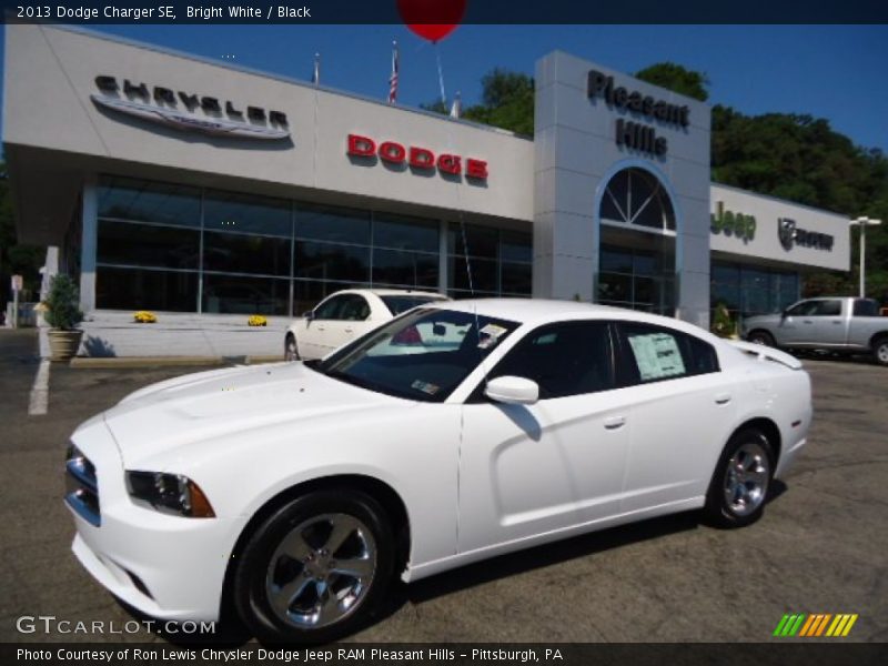 Bright White / Black 2013 Dodge Charger SE