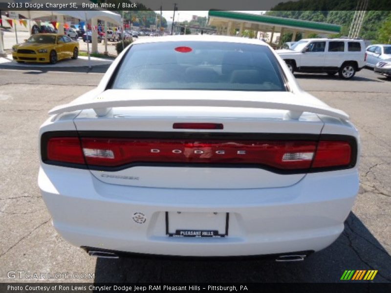 Bright White / Black 2013 Dodge Charger SE
