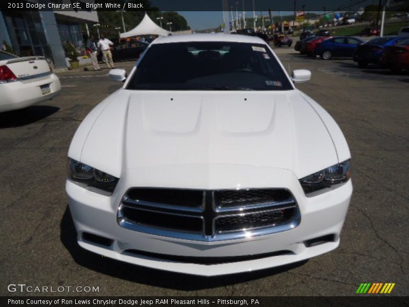 Bright White / Black 2013 Dodge Charger SE