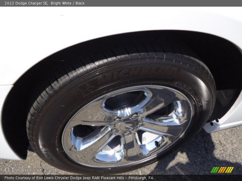 Bright White / Black 2013 Dodge Charger SE