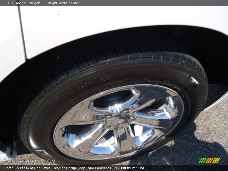 Bright White / Black 2013 Dodge Charger SE