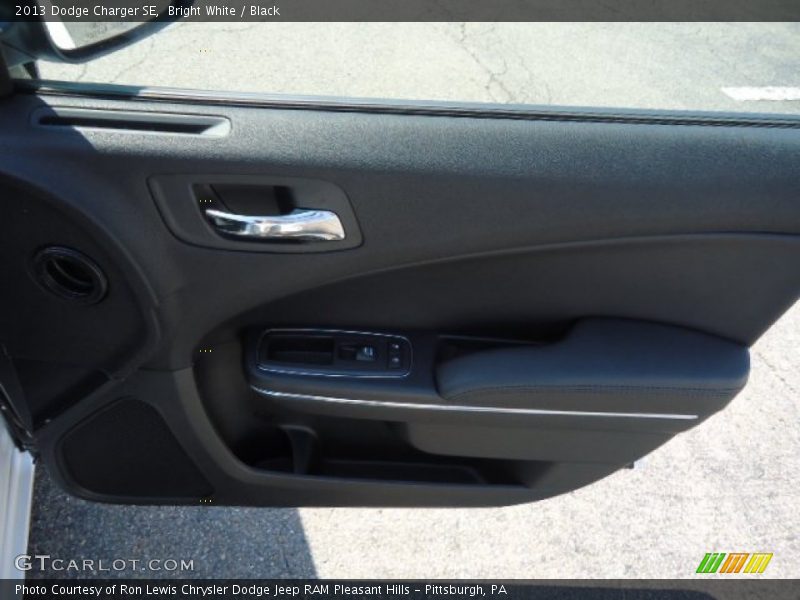 Bright White / Black 2013 Dodge Charger SE
