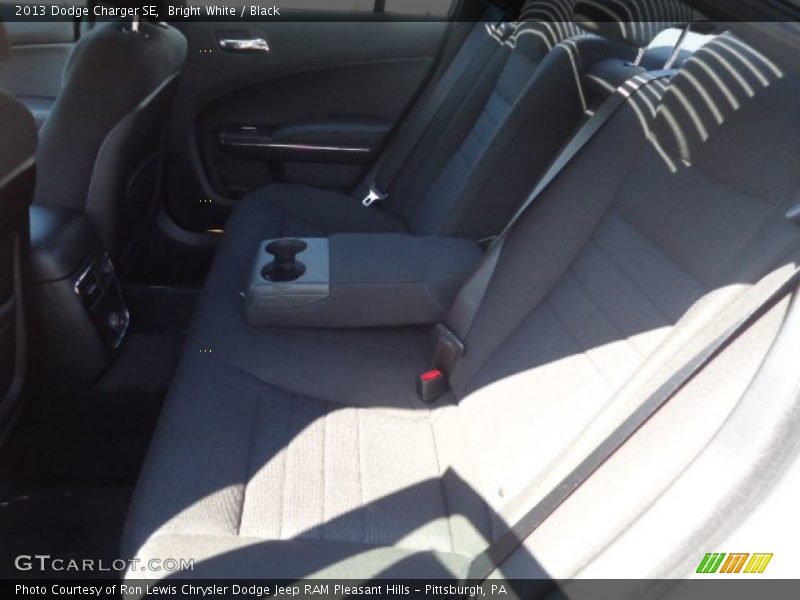 Bright White / Black 2013 Dodge Charger SE