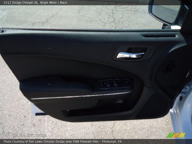 Bright White / Black 2013 Dodge Charger SE