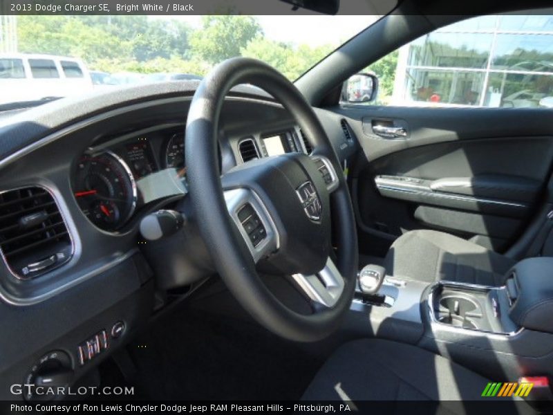 Bright White / Black 2013 Dodge Charger SE