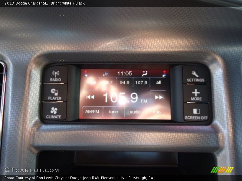 Bright White / Black 2013 Dodge Charger SE