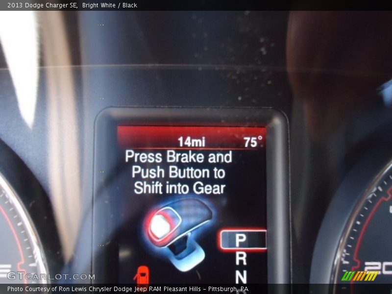 Bright White / Black 2013 Dodge Charger SE