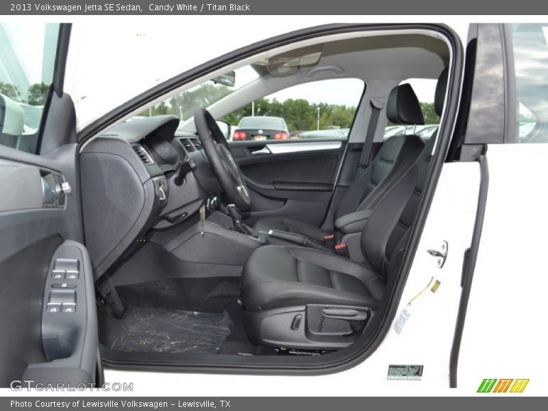 Candy White / Titan Black 2013 Volkswagen Jetta SE Sedan