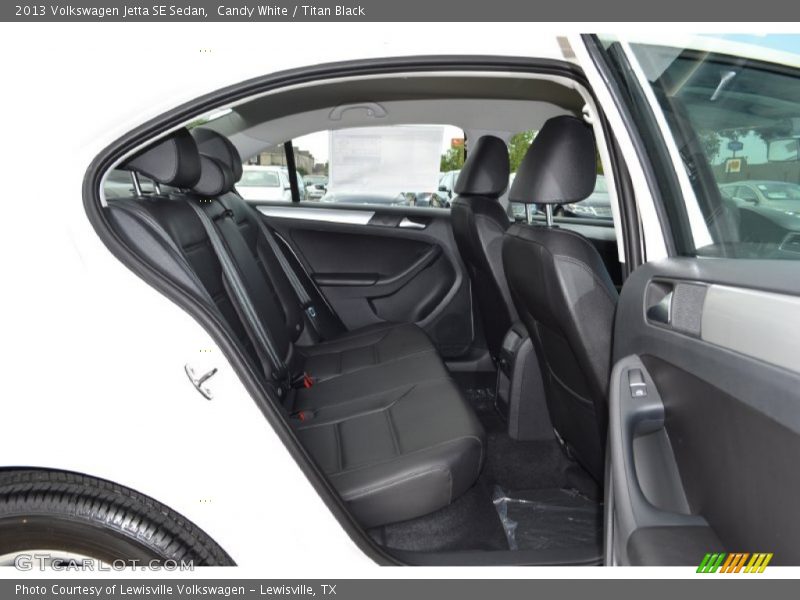 Candy White / Titan Black 2013 Volkswagen Jetta SE Sedan