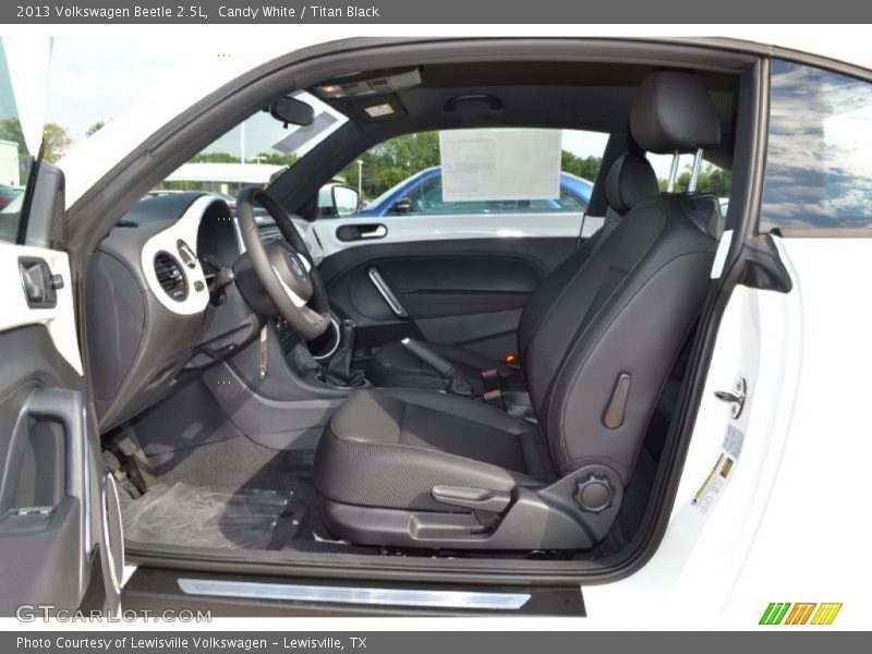 Candy White / Titan Black 2013 Volkswagen Beetle 2.5L