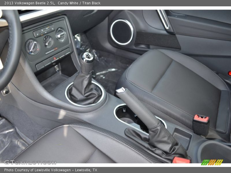 Candy White / Titan Black 2013 Volkswagen Beetle 2.5L