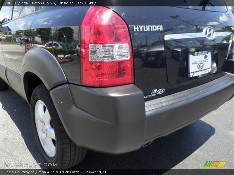 Obsidian Black / Gray 2005 Hyundai Tucson GLS V6