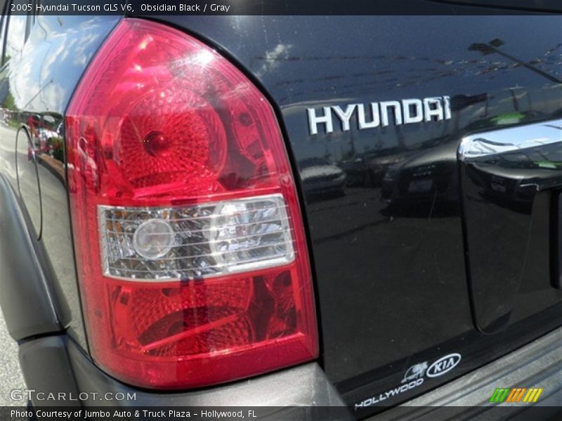 Obsidian Black / Gray 2005 Hyundai Tucson GLS V6