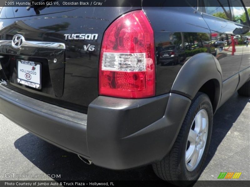 Obsidian Black / Gray 2005 Hyundai Tucson GLS V6