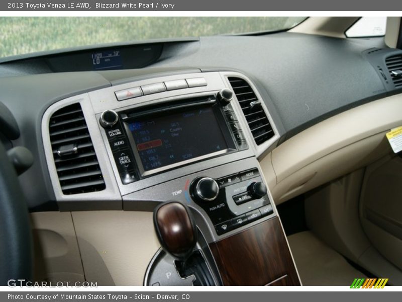Blizzard White Pearl / Ivory 2013 Toyota Venza LE AWD