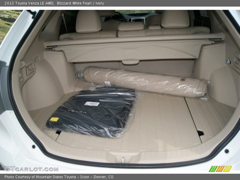 Blizzard White Pearl / Ivory 2013 Toyota Venza LE AWD