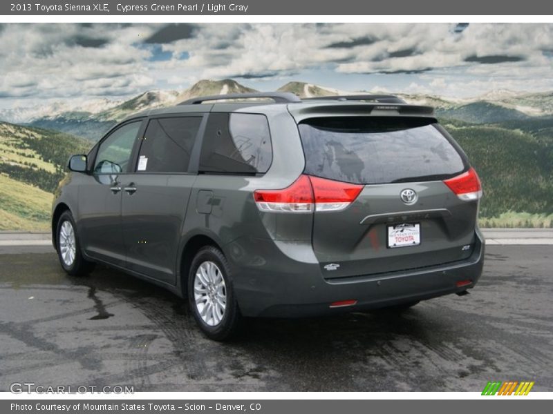 Cypress Green Pearl / Light Gray 2013 Toyota Sienna XLE