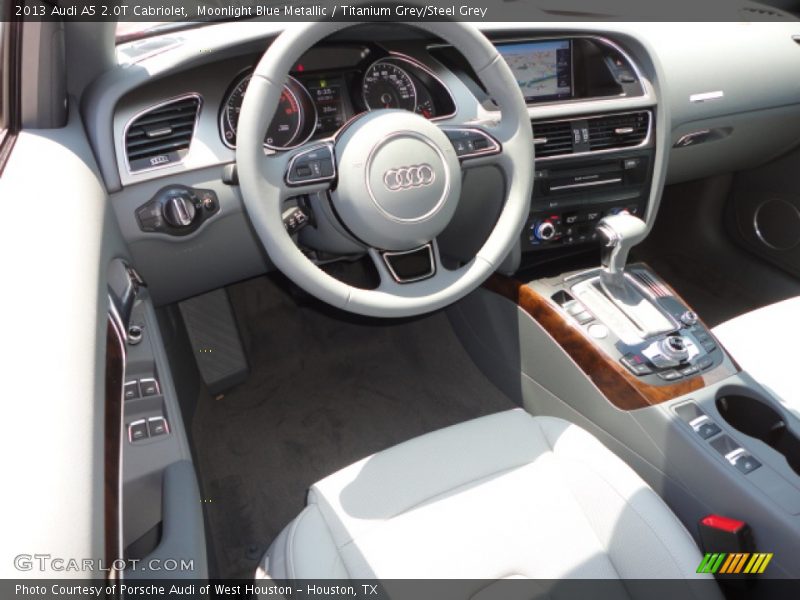 Dashboard of 2013 A5 2.0T Cabriolet