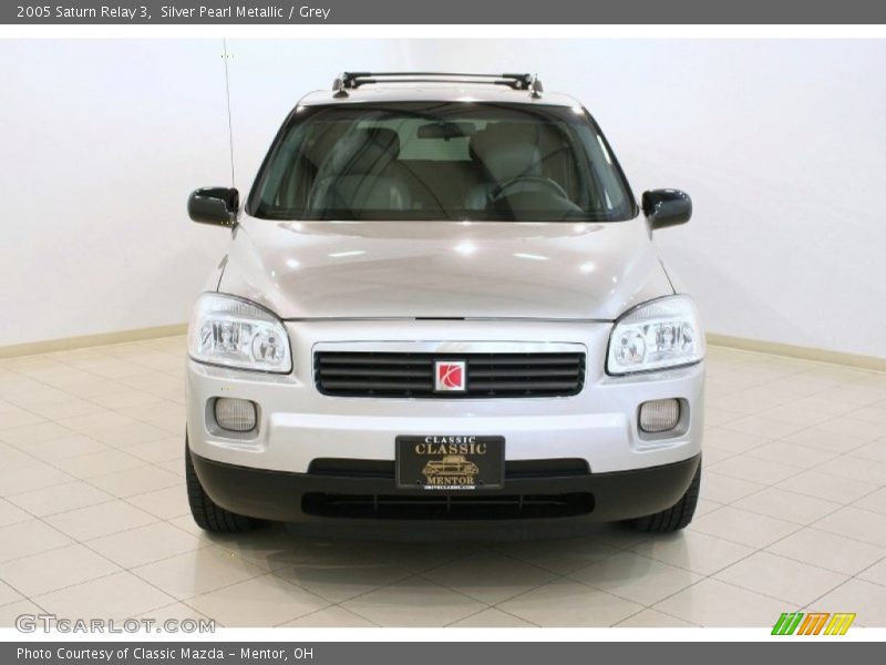 Silver Pearl Metallic / Grey 2005 Saturn Relay 3