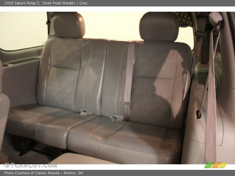 Silver Pearl Metallic / Grey 2005 Saturn Relay 3