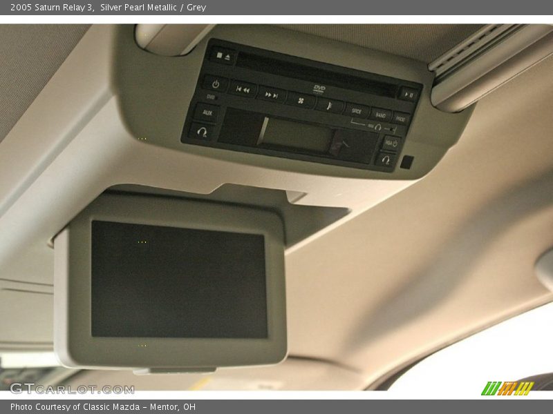 Silver Pearl Metallic / Grey 2005 Saturn Relay 3
