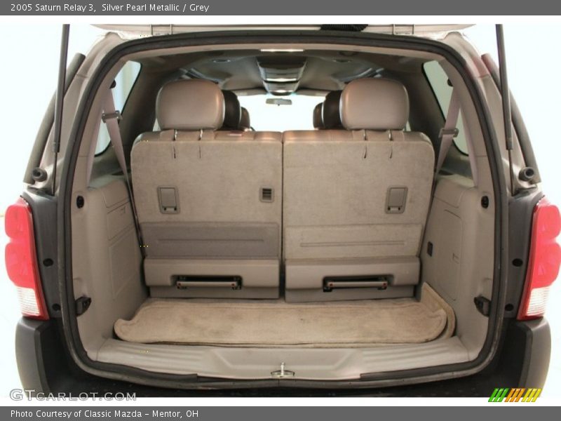 Silver Pearl Metallic / Grey 2005 Saturn Relay 3