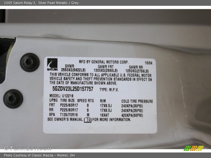Silver Pearl Metallic / Grey 2005 Saturn Relay 3