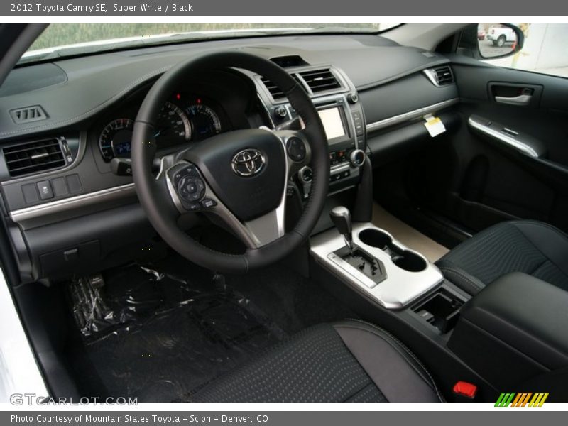 Super White / Black 2012 Toyota Camry SE