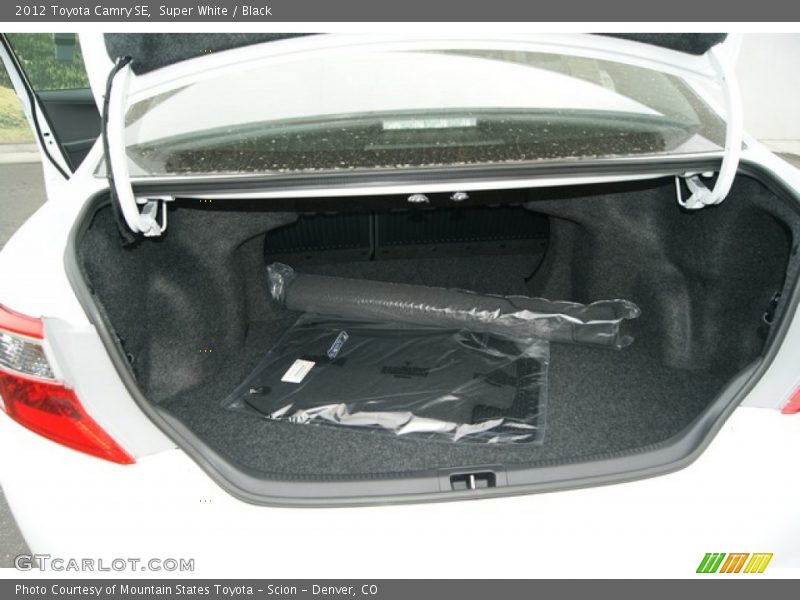 Super White / Black 2012 Toyota Camry SE