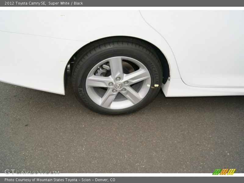 Super White / Black 2012 Toyota Camry SE
