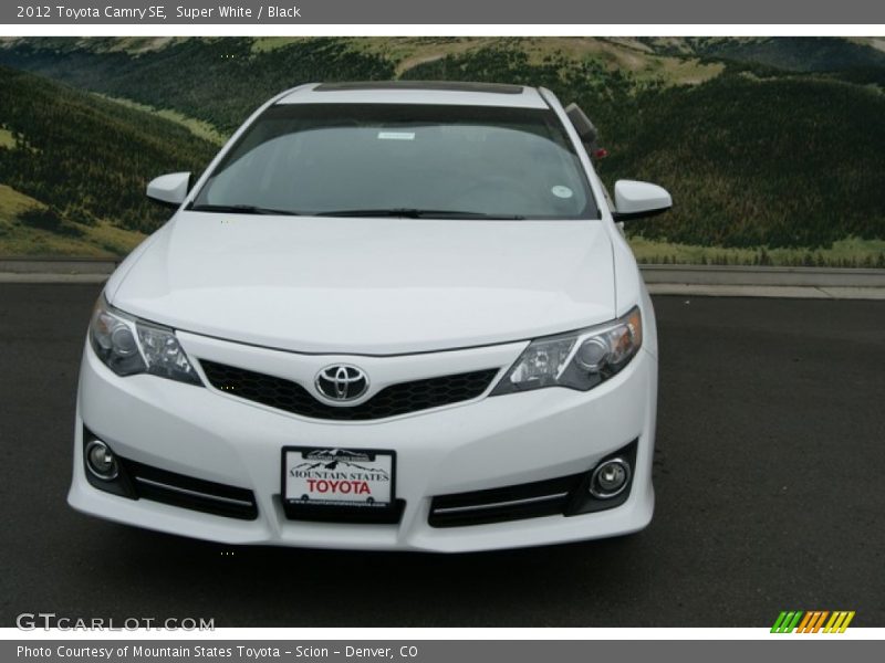 Super White / Black 2012 Toyota Camry SE